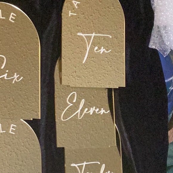 Gold Arch Wedding Table Numbers 1-15 with Stands, 5 X 7 inches - Picture 3 of 8